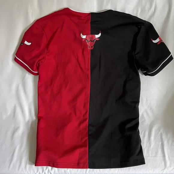 Ultra Game Bulls Jersey Small Red Black Baseball Fan Embroidered NBA Streetwear - Picture 4 of 4